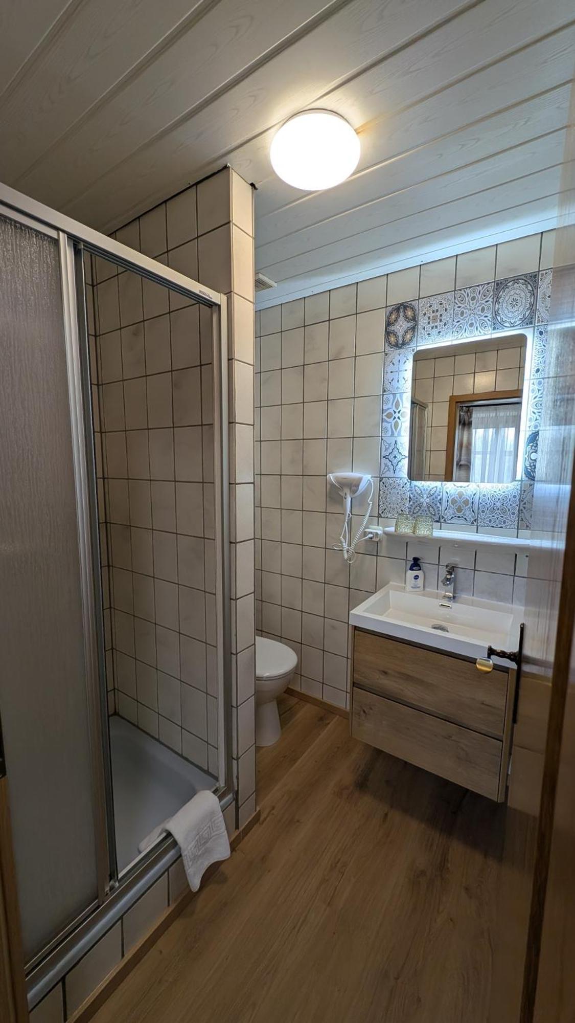 Cafe Zum Toni Hotell Thyrnau Exteriör bild